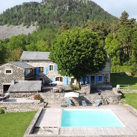 B&B Corps De Ferme Renove Avec Piscine Et Terrasses Paisibles, A 1h30 De Lyon - Fr-1-582-396