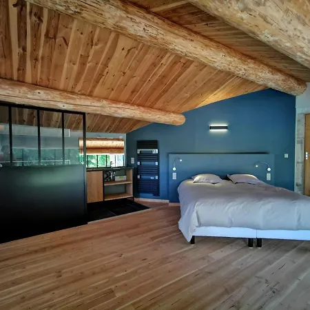 Corps De Ferme Renove Avec Piscine Et Terrasses Paisibles, A 1h30 De Lyon - Fr-1-582-396