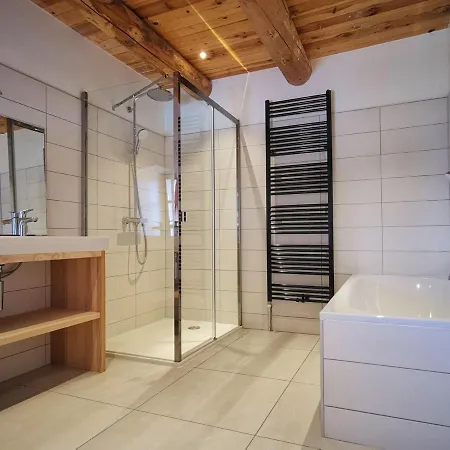 Corps De Ferme Renove Avec Piscine Et Terrasses Paisibles, A 1h30 De Lyon - Fr-1-582-396