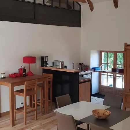 Corps De Ferme Renove Avec Piscine Et Terrasses Paisibles, A 1h30 De Lyon - Fr-1-582-396 Отель типа 